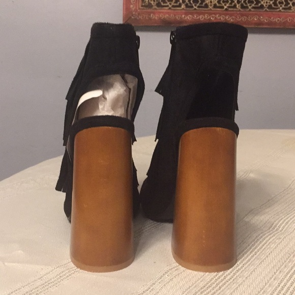 Like-New Black Fringe & Wood Heels - Picture 4 of 6